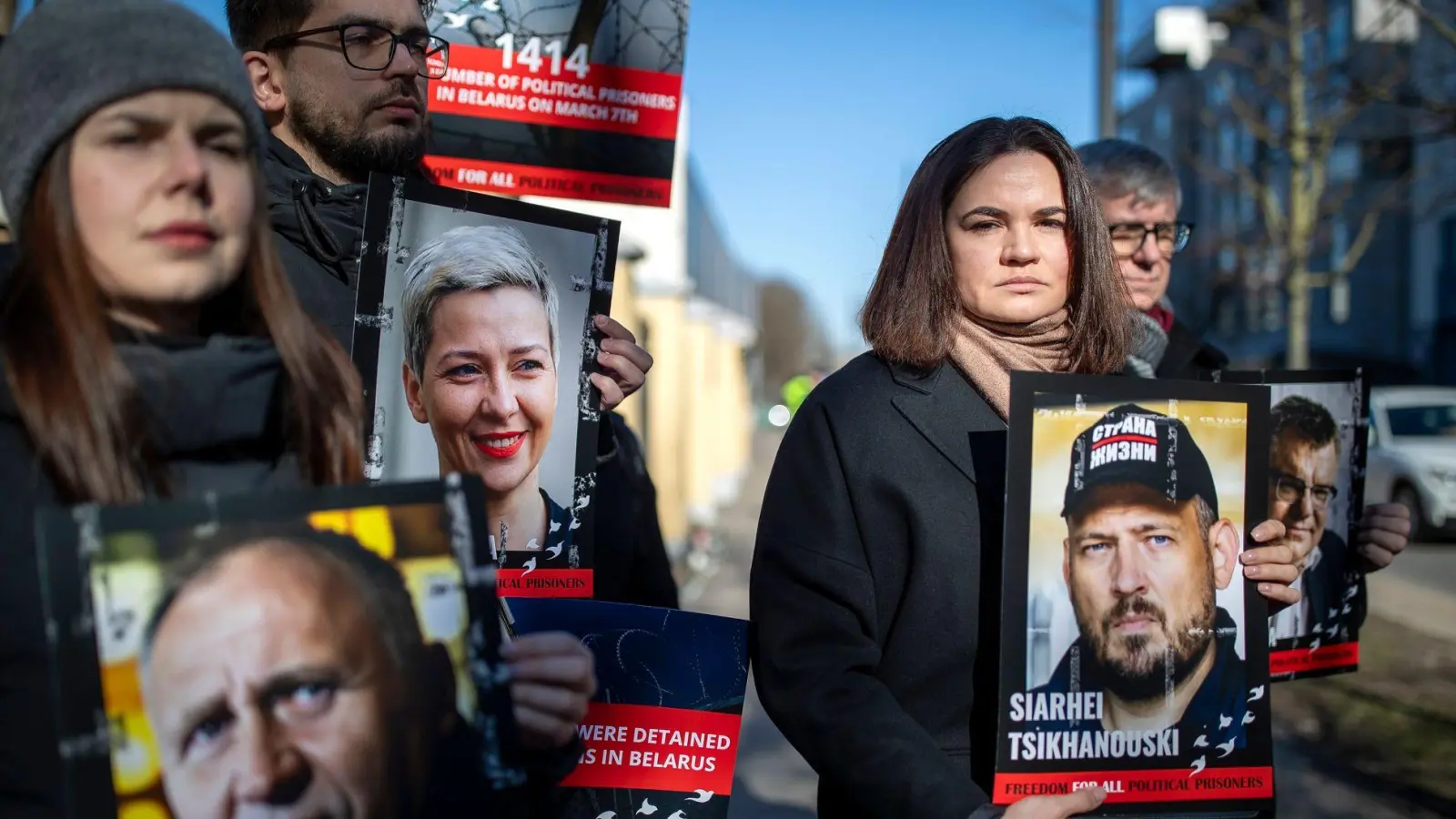 Jahrelang hat die belarussische Oppositionsführerin Swetlana Tichanowskaja für die Freilassung ihres Ehemanns Sergej Tichanowski gekämpft. (Archivbild) (Foto: Mindaugas Kulbis/AP/dpa)