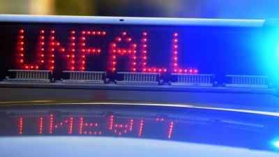 Die B2 war nach dem Unfall gesperrt (Symbolbild).  (Foto: Stefan Puchner/dpa)