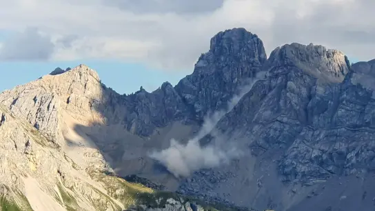 Ein großer Felssturz am Berg Marmolata. (Foto: Ufficio Stampa/Autonome Provinz Trient/dpa)