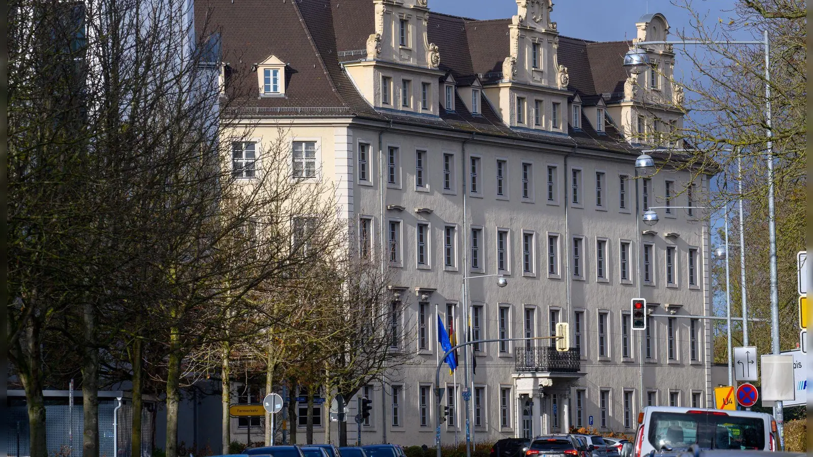 In Magdeburg wurde am Freitag ein 21-Jähriger in Gewahrsam genommen. (Archivbild) (Foto: Klaus-Dietmar Gabbert/dpa)