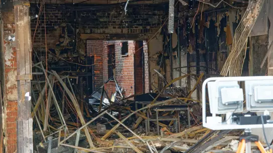 Völlig zerstört ist nach der Explosion ein Geschäft in der Innenstadt von Eschweiler. (Foto: Henning Kaiser/dpa)