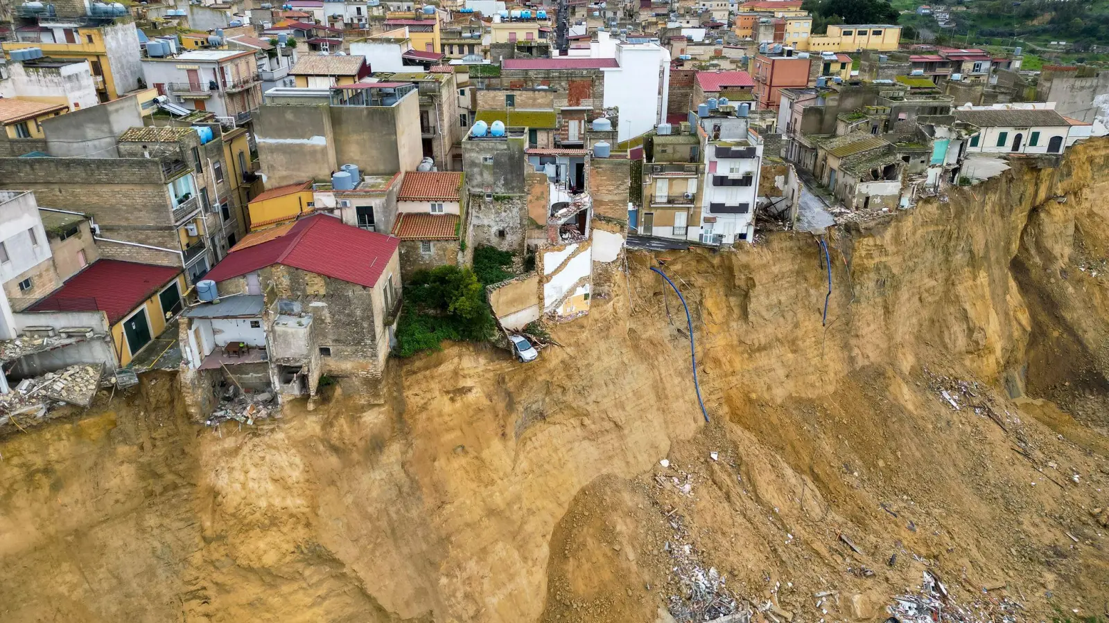 Der Erdrutsch hatte Ende Januar die 25.000-Einwohner-Stadt Niscemi im Süden Siziliens getroffen. (Archivfoto) (Foto: Stefano Gattordo/LaPresse/AP/dpa)