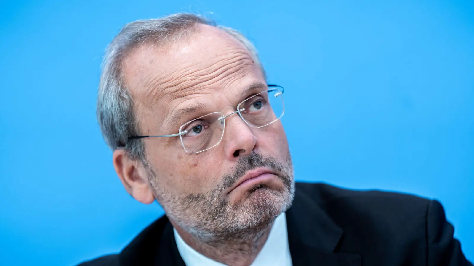 Felix Klein sieht die Absage an den israelischen Dirigenten Lahav Shani als eindeutig antisemitisch. (Archivbild) (Foto: Michael Kappeler/dpa)