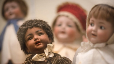 Charakterpuppen sind im Puppenmuseum in Coburg zu sehen. (Foto: Nicolas Armer/dpa)