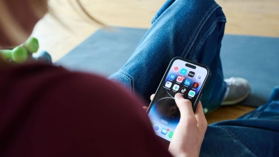 Social Media sind Alltag für Kinder und Jugendliche - aber viele haben eigene Strategien für den Umgang damit. (Symbolbild) (Foto: Annette Riedl/dpa)