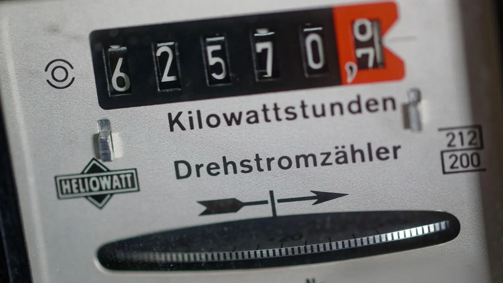 Viele Stromkunden in der Grundversorgung müssen ab Januar weniger bezahlen. Grund sind vor allem gesunkene Beschaffungskosten. (Symbolbild) (Foto: Henning Kaiser/dpa)