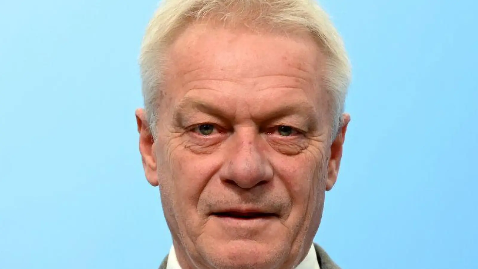 Bundesminister Alois Rainer stellt den „Ernährungsreports 2025“ vor. (Foto: Elisa Schu/dpa)