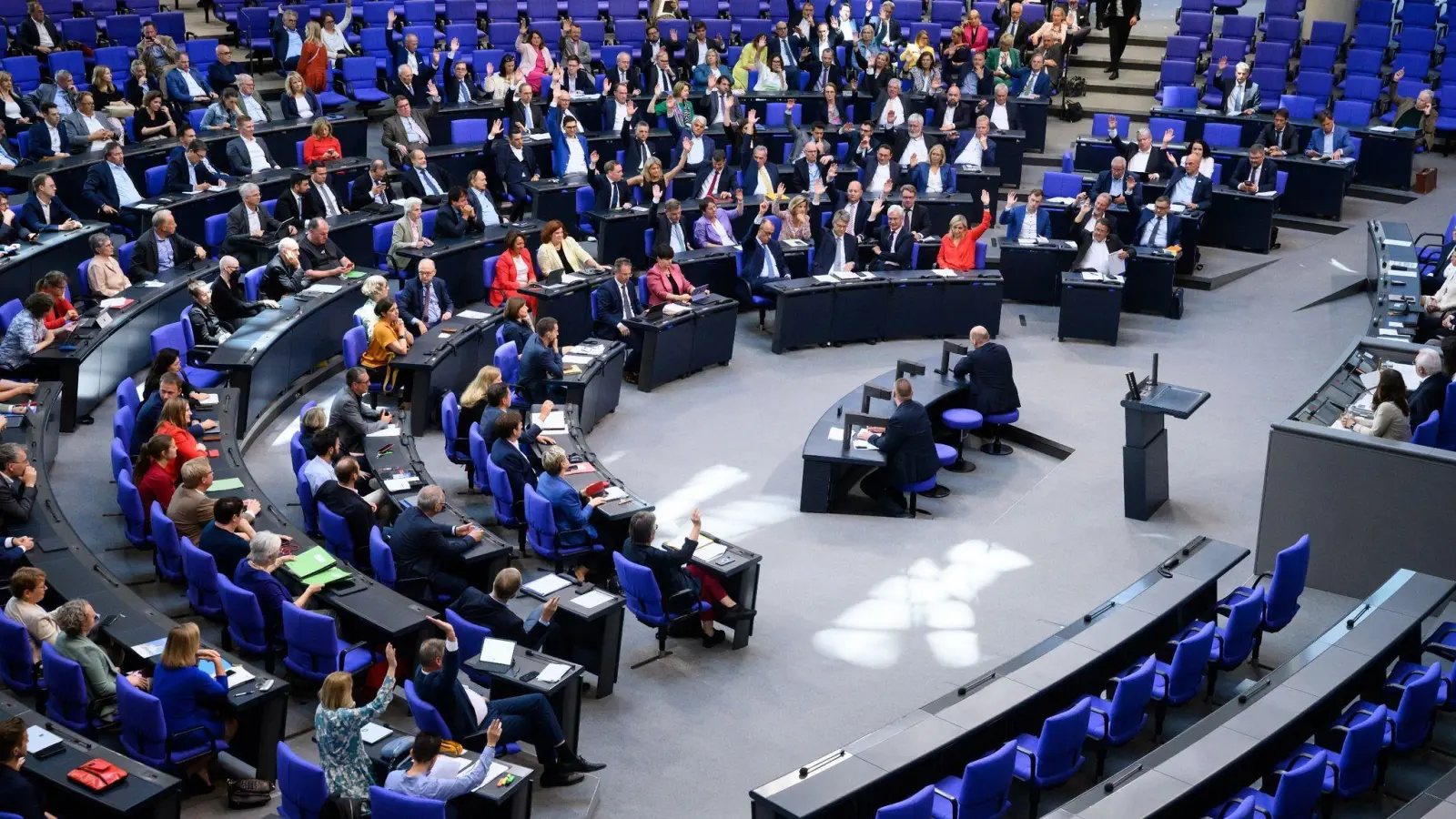 Im Bundestag wurde gegen einen U-Ausschuss zur Aufklärung des Steuerskandals bei der Hamburger Warburg-Bank votiert. (Foto: Bernd von Jutrczenka/dpa)