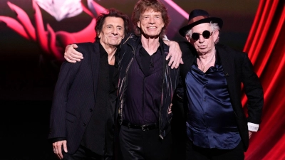Ronnie Wood (l-r), Mick Jagger und Keith Richards von den Rolling Stones während einer Pressekonferenz zur Veröffentlichung ihres  neuen Albums „Hackney Diamonds“. (Foto: Scott Garfitt/Invision/AP/dpa)