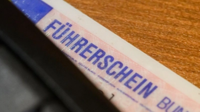 Führerschein und Autoschlüssel wurden der 90-Jährigen weggenommen. (Symbolbild) (Foto: Robert Michael/dpa)