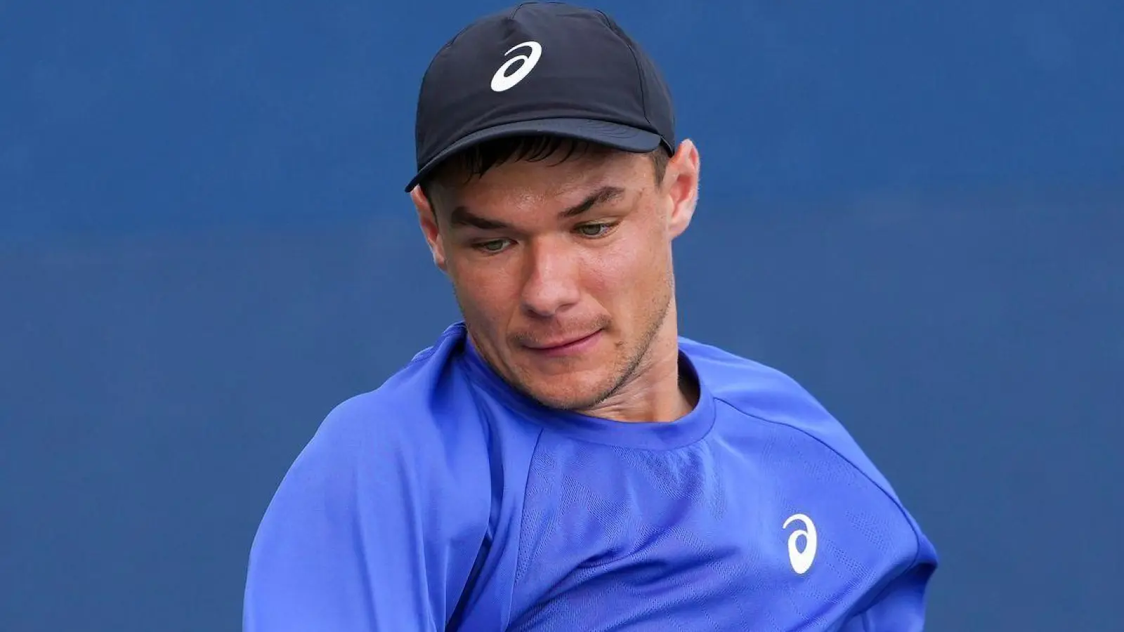 Diese heiß begehrte Sonnenkappe sorgt jetzt auch in Polen für viel Wirbel und Kritik an einem Geschäftsmann. (Archivbild) (Foto: Kirsty Wigglesworth/AP/dpa)