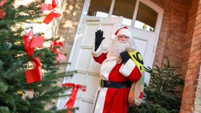 Der Weihnachtsmann in Himmelpfort - bald macht er sich wieder auf den Weg. (Foto: Gerald Matzka/dpa)