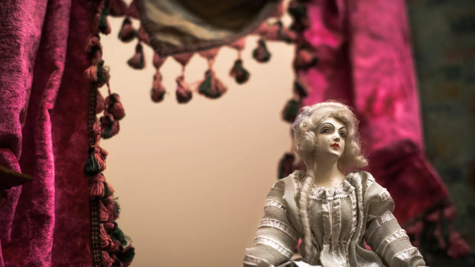 Seit Ende 2022 ist das Puppenmuseum Coburg geschlossen. Die rund 4.000 Exponate wurden im Jahr 2024 in der Kulturfabrik Cortendorf eingelagert. (Foto: picture alliance / dpa)