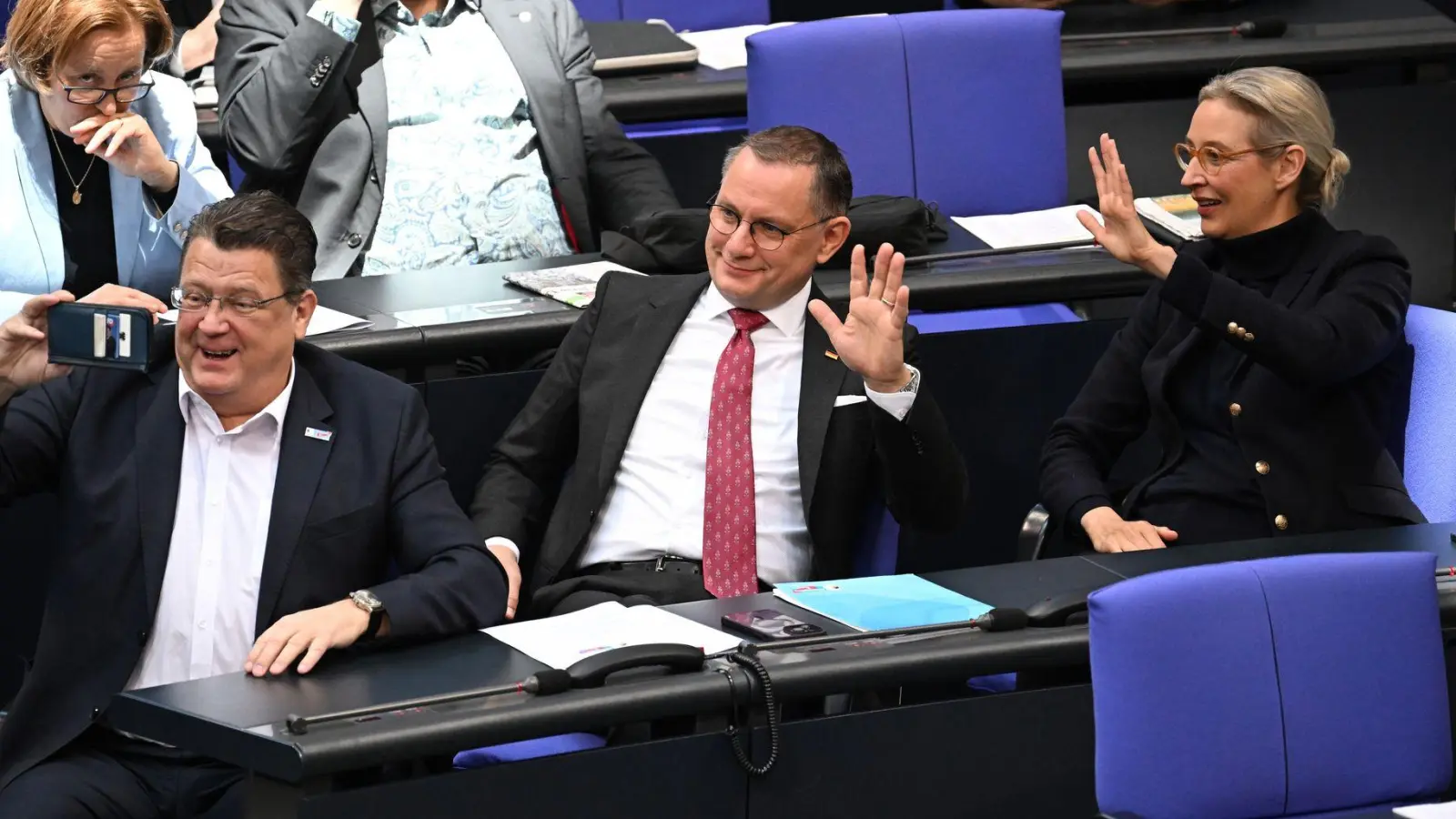 Besonders AfD-Abgeordnete sind in der Vergangenheit durch einen rauen Ton im Parlament aufgefallen. (Archivfoto) (Foto: Bernd von Jutrczenka/dpa)