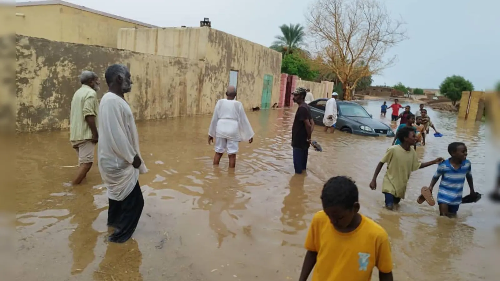 In der Regenzeit steigen in vielen Regionen Afrikas die Cholera-Zahlen (Archivbild) (Foto: Abdul-Rahman Awad/XinHua/dpa)
