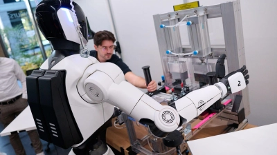 Ein Roboter im RoboGym.  (Foto: Sven Hoppe/dpa)