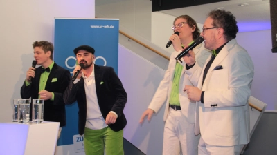 Mit viel Charme sorgten die vier Viva-Voce-Sänger für den musikalischen Part der Veranstaltung. (Foto: Robert Maurer)