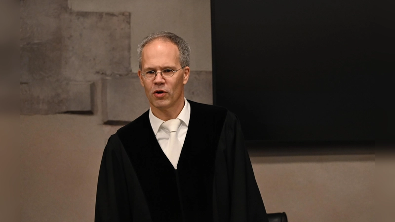 Kein Lebenslang: Matthias Held, Vorsitzender der Großen Strafkammer, begründete eine halbe Stunde lang das Urteil.  (Foto: Manfred Blendinger)