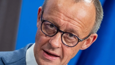 Bundeskanzler Friedrich Merz wird zum Abschluss des Petersberger Klimadialogs erwartet. (Archivbild) (Foto: Michael Kappeler/dpa)