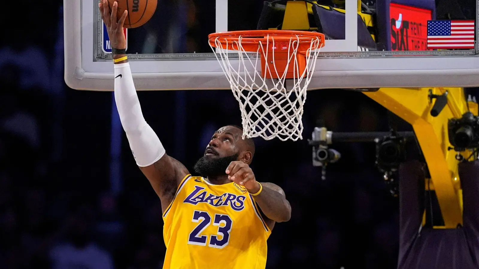 Basketball-Superstar LeBron James hat gerade die 15. China-Tour seiner Karriere beendet. (Archivbild)   (Foto: Mark J. Terrill/AP/dpa)