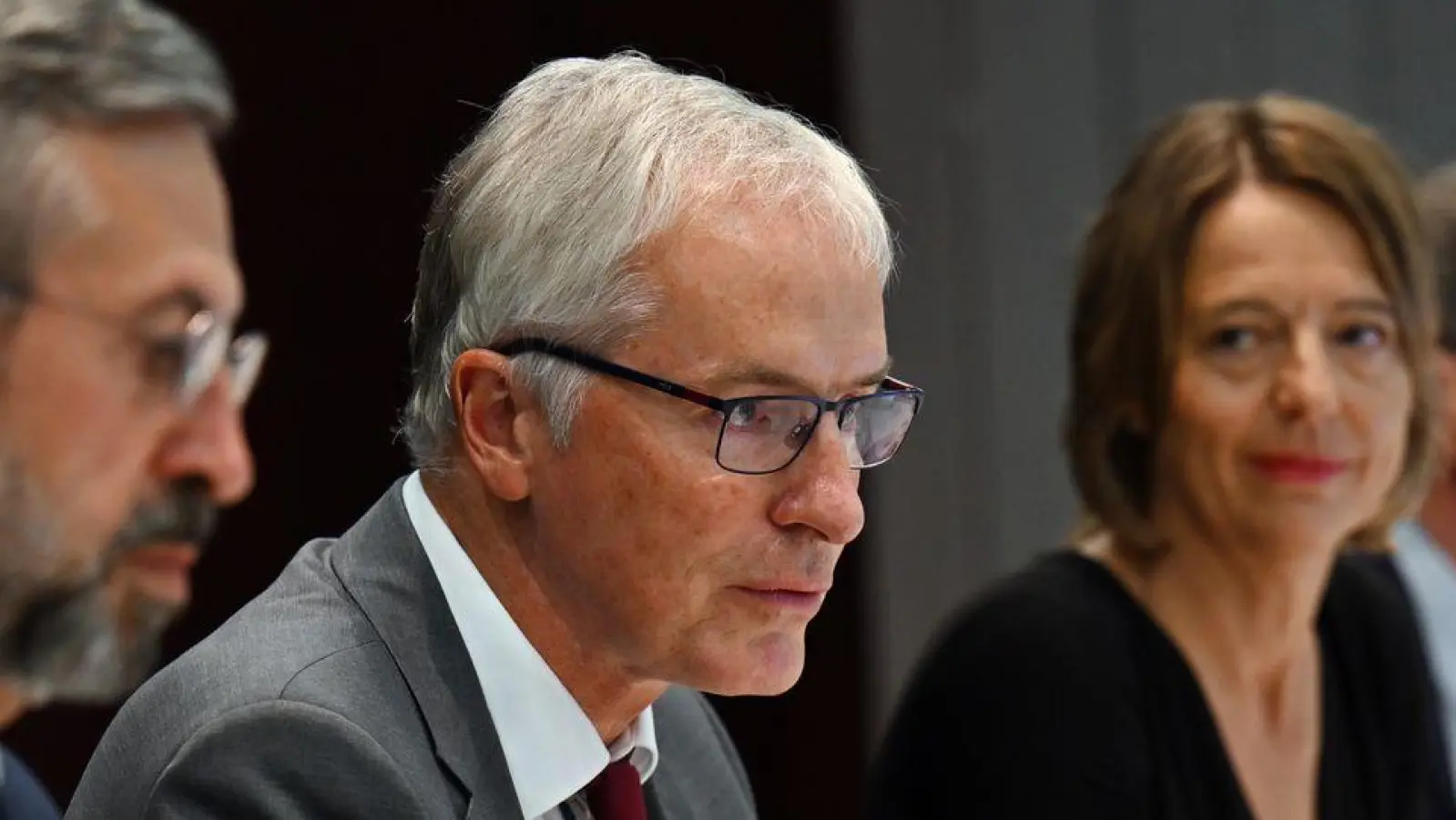 Wie umgehen mit Rechtsreferendaren, bei denen Zweifel an der Verfassungstreue besteht? Unter anderem mit dieser Frage haben sich die Präsidentinnen und Präsidenten der Oberlandesgerichte, des Kammergerichts, des Bayerischen Obersten Landesgerichts und des Bundesgerichtshofs bei ihrer Jahrestagung in Weimar beschäftigt. (Foto: Martin Schutt/dpa)