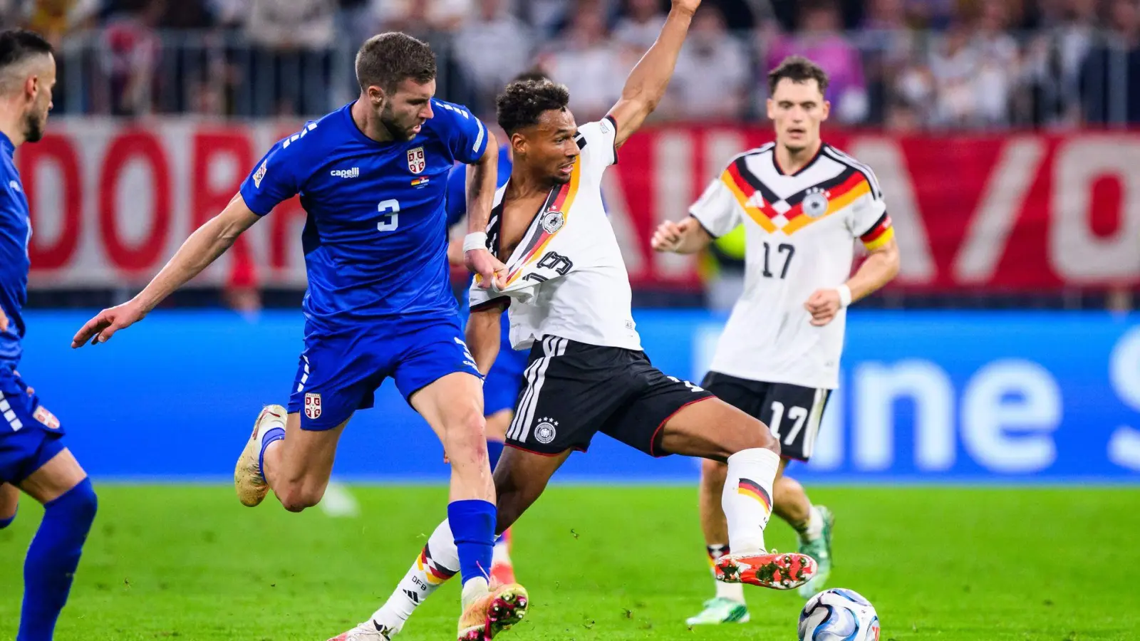 Auslöser der Sanktionen waren rassistische und diskriminierende Vorfälle bei den jüngsten Nations-League-Partien. (Archivbild) (Foto: Tom Weller/dpa)
