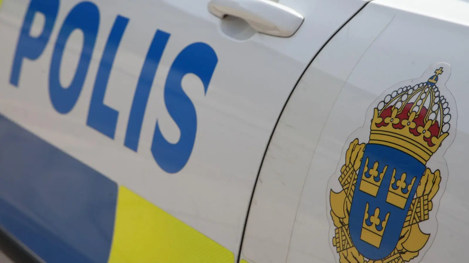 An einer schwedischen Schule wurden mehrere Menschen mit einem Schwert verletzt. Die Polizei ist vor Ort. (Symbolbild) (Foto: Steffen Trumpf/dpa)