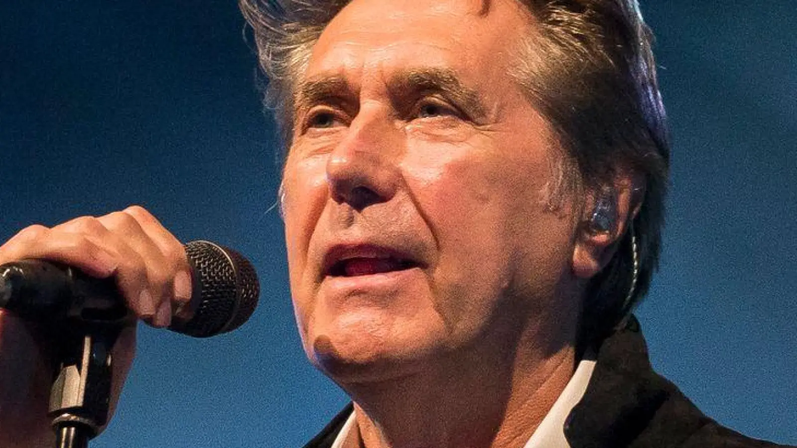 Auf der Bühne zu stehen, war für Bryan Ferry immer eine Herausforderung: „Ich bin, glaube ich, ein sehr schüchterner Mensch und war es immer.“ (Archivbild) (Foto: Cyril Zingaro/KEYSTONE/dpa)