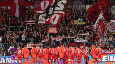 Bayern-Jubel nach dem 5:0 beim FC St. Pauli. (Foto: Christian Charisius/dpa)