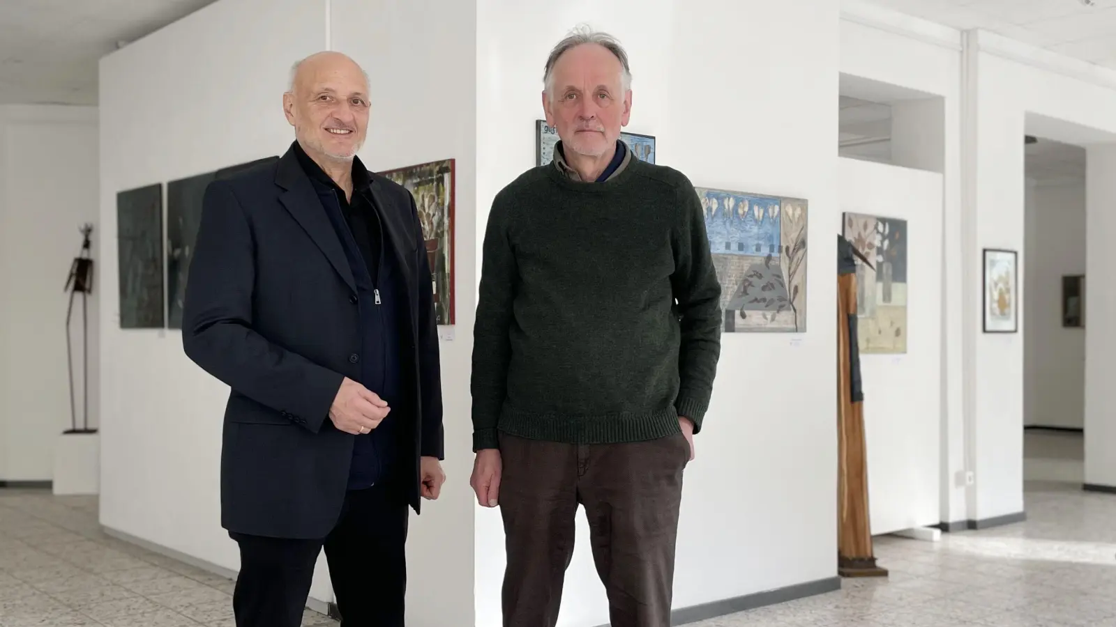 Leiten den Fachbereich Bildende Kunst im Kulturforum Ansbach und koordinieren den Ausstellungsbetrieb: Hermann Knöchel (links) und Hans Ruppert. (Foto: Thomas Wirth)