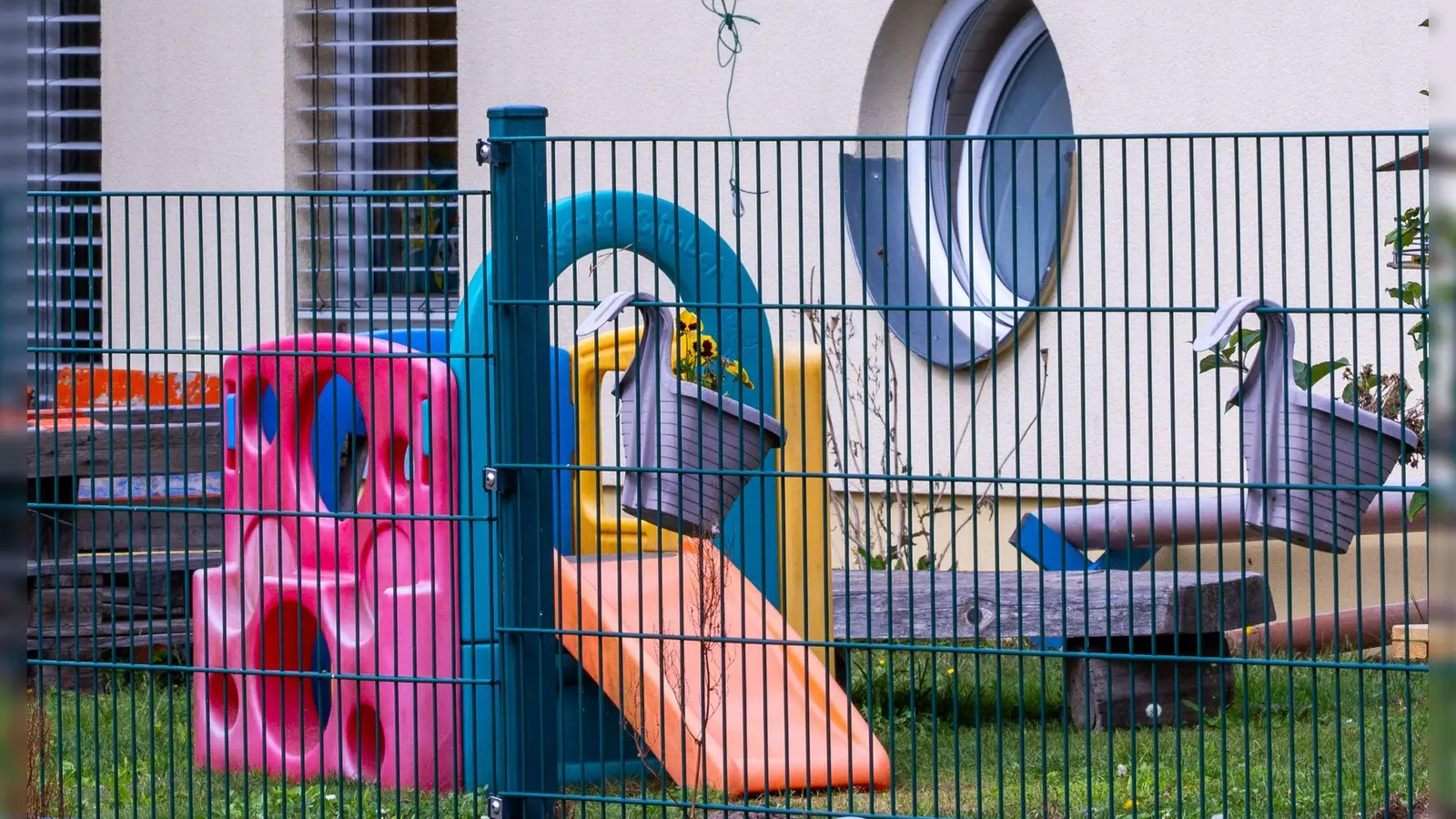 Nach starkem Erbrechen und Durchfall wurden elf Kita-Kinder aus Kavelstorf vorsorglich ins Krankenhaus gebracht.  (Foto: Jens Büttner/dpa)