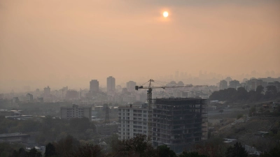 Wegen der drastischen Luftverschmutzung in Teheran hat die Umweltbehörde der Hauptstadt eine Warnung an die Bevölkerung ausgesprochen. (Archivbild) (Foto: Arne Immanuel Bänsch/dpa)