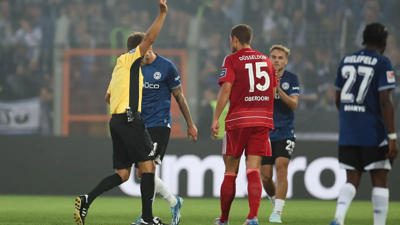 Für Tim Oberdorf war frühzeitig Schluss. (Foto: Friso Gentsch/dpa)