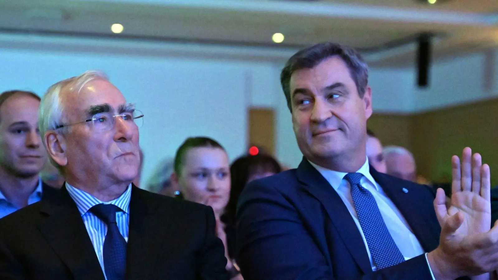 Ein Spaß von Theo Waigel über Söders Aktivität in den sozialen Netzwerken soll Bayerns Ministerpräsident zum Schmunzeln gebracht haben. (Archivbild) (Foto: Niklas Treppner/dpa)