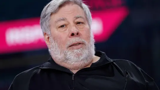 „Wir machen die Sachen viel zu digital“, sagt Steve Wozniak, Mitgründer von Apple über die Entwicklung von Autos. (Foto: Thomas Banneyer/dpa)