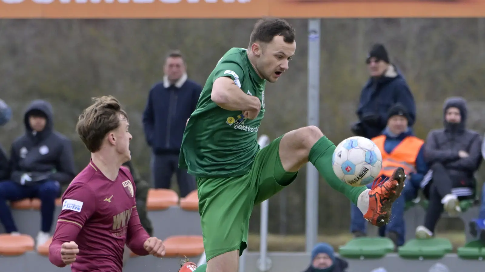 Ansbach trifft regelmäßig, Bamberg so gut wie nie: Eric Weeger (rechts, hier gegen Augsburg) erzielte den Ausgleich in Buchbach. (Foto: Martin Rügner)