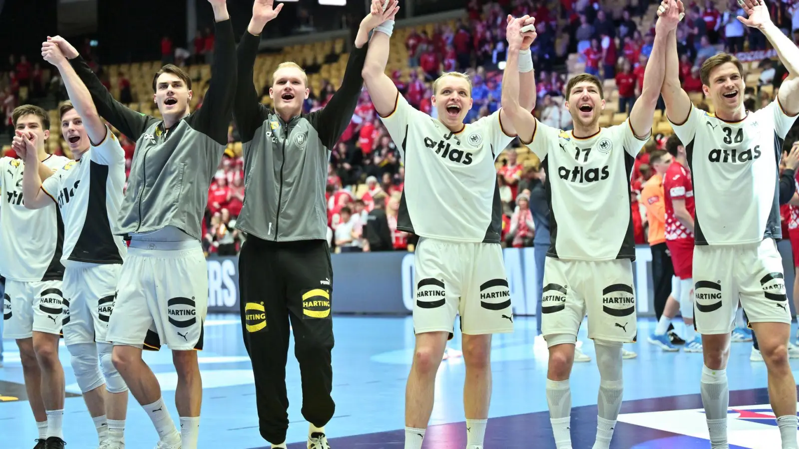 Deutschland stürmt ins EM-Finale: Jubel nach Sieg gegen Kroatien (Foto: Sina Schuldt/dpa)