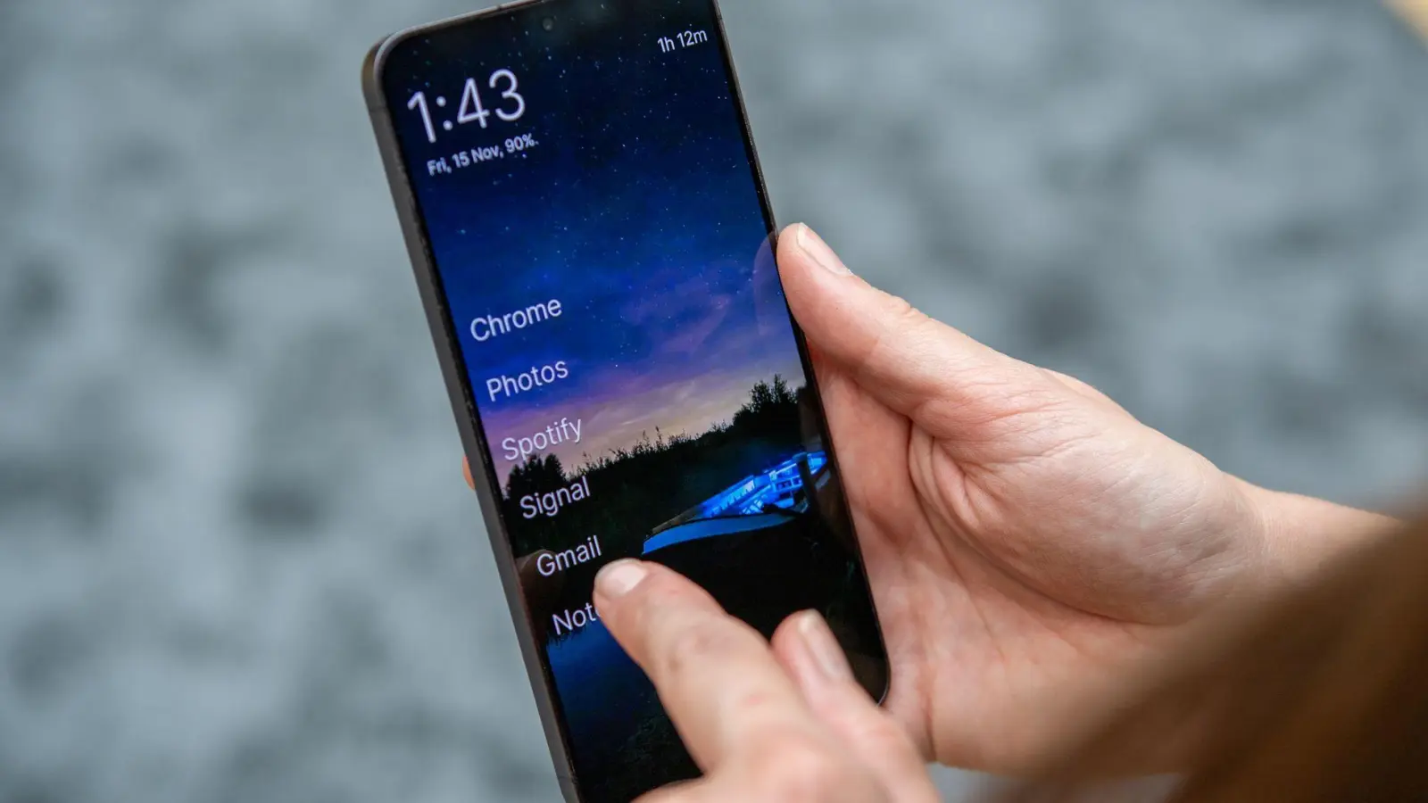 Unaufgeregt: Der Olauncher hilft, die Smartphone-Reizüberflutung einzudämmen. (Foto: Nico Tapia/dpa-tmn)