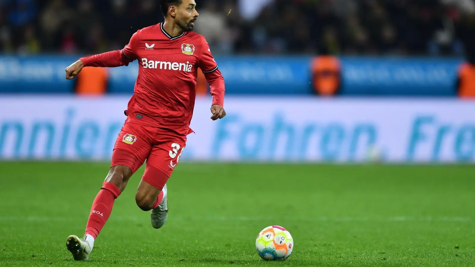 Leverkusens Karim Bellarabi muss die Saison vorzeitig beenden. (Foto: Marius Becker/dpa)