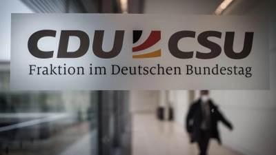 Wenn jetzt schon Bundestagswahlen wären, würden CDU/CSU klar als Sieger hervorgehen. (Foto: Michael Kappeler/dpa)
