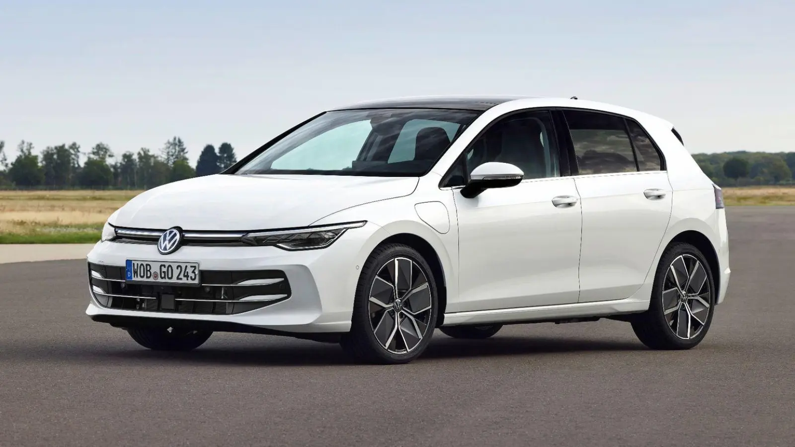 Kompaktes Kultmodell: 50 Jahre alt wird die Golf-Baureihe 2024. Passend dazu spendiert VW dem aktuellen Modell ein Facelift. (Foto: Christoph Boerries/Volkswagen AG/dpa-tmn)