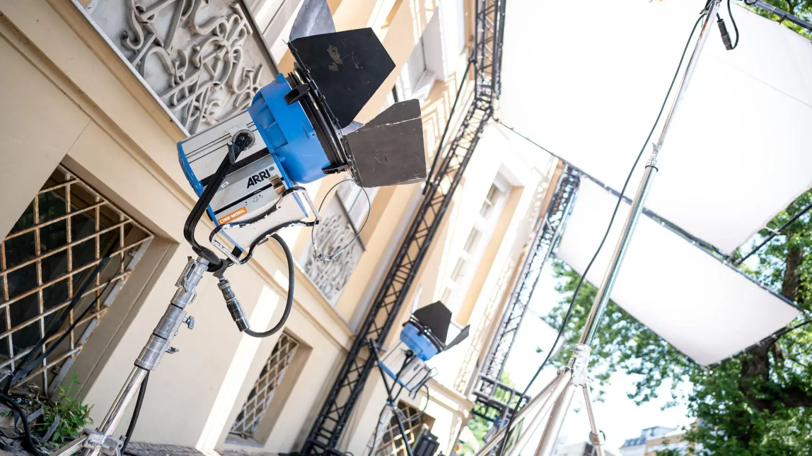 Die Dreharbeiten für die Neuverfilmung laufen in Brandenburg und Bayern. (Symbolbild) (Foto: Fabian Sommer/dpa)