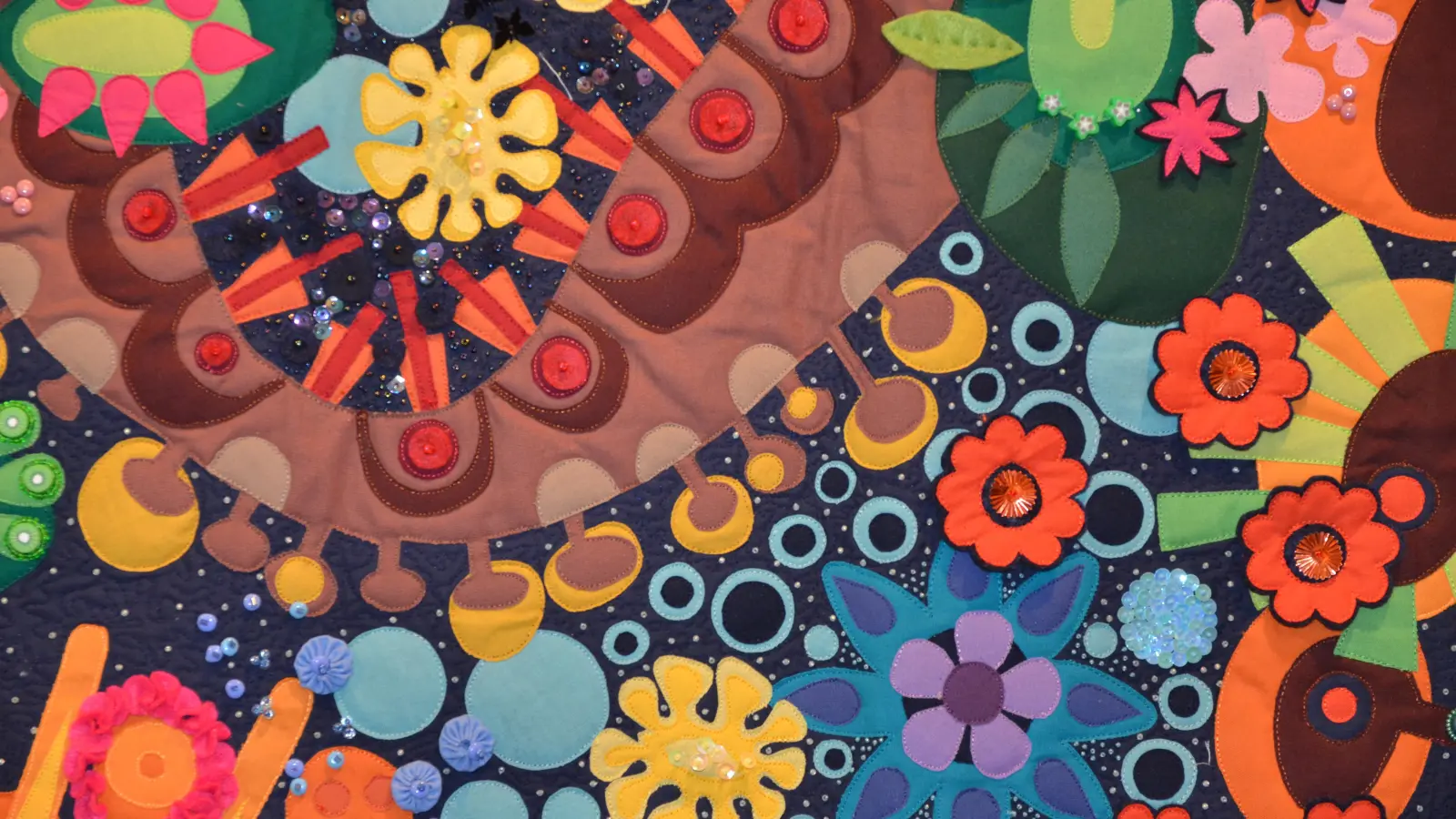 Fast 40 verschiedene Quilts sind bei der neuen Ausstellung der Patchwork Gilde Deutschland zu sehen. Eröffnet wird sie am Karsamstag, 8. April, im Dinkelsbühler Haus der Geschichte und geht bis 21. Mai. (Foto: Ingrid Wenzel)