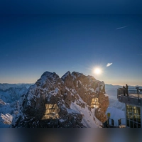 An der Zugspitze gab es einen großen Felssturz. (Archivbild) (Foto: Peter Kneffel/dpa)