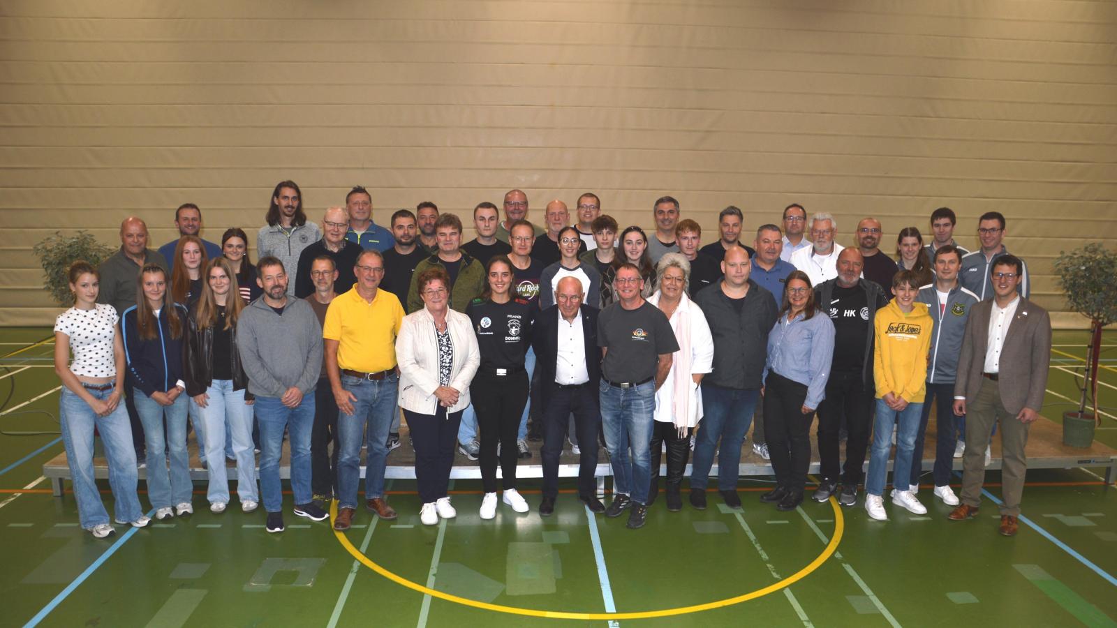 Sports awards ceremony in Wassertrüdingen: 25 awards for outstanding ...