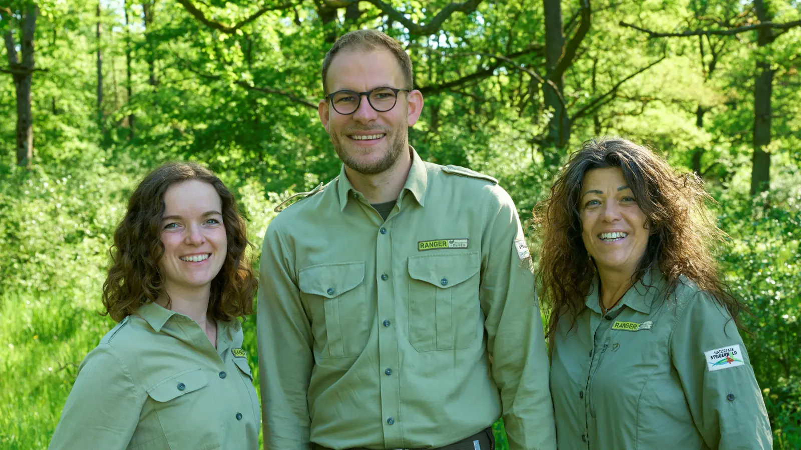 Die Steigerwald-Naturpark-Ranger Verena Kritikos, Alexander Schneider und Alexandra Kellner bieten auch in der zweiten Jahreshälfte ein abwechslungsreiches Herbstprogramm.  (Foto: Naturpark Steigerwald)