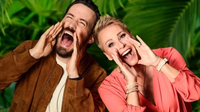 Jan Köppen und Sonja Zietlow moderieren das RTL-Dschungelcamp „Ich bin ein Star - Holt mich hier raus!“. Die neue Ausgabe geht am 19. Januar 2024 los. (Foto: Pascal Bünning/RTL/dpa)