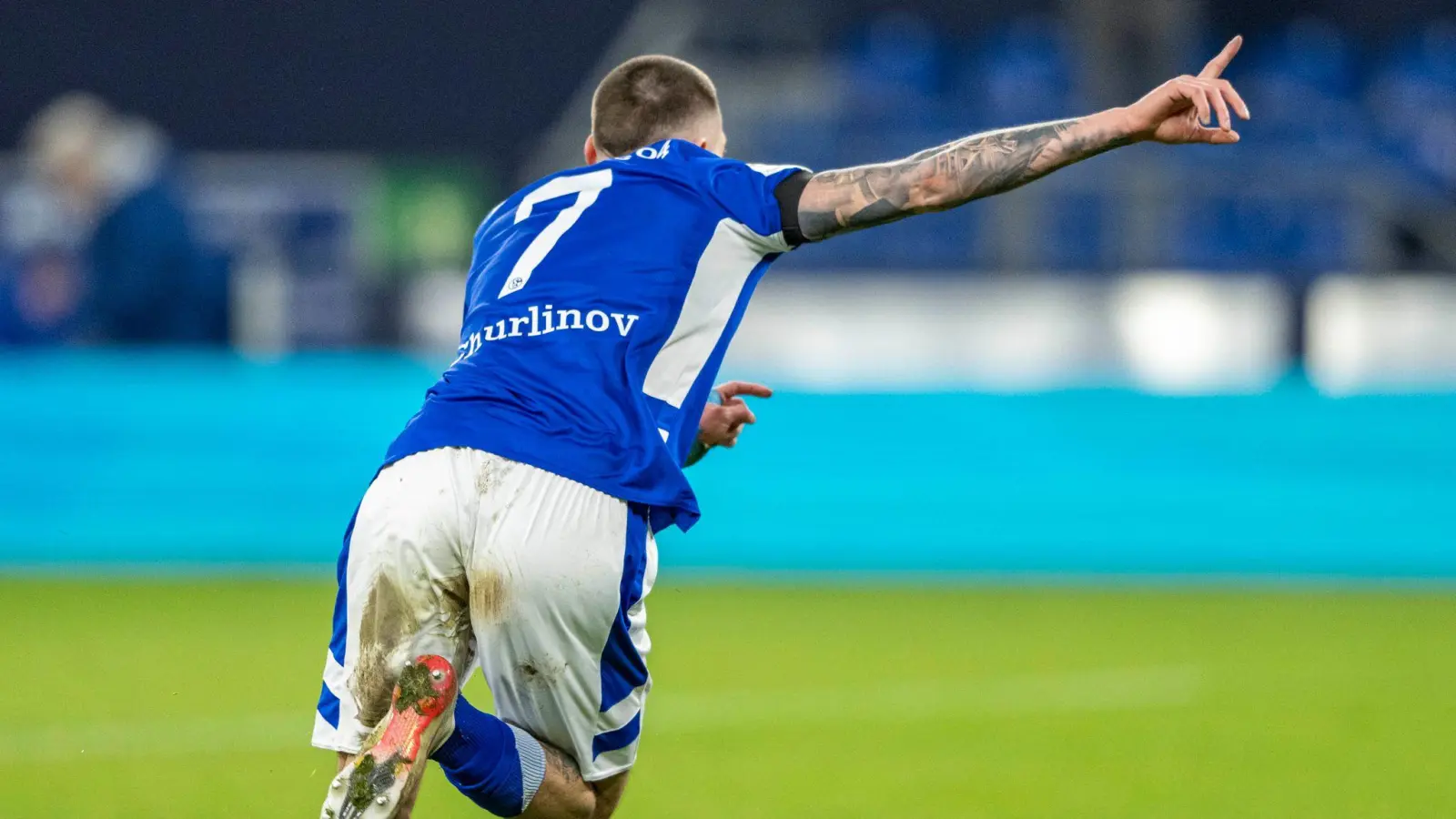 Der Schalker Darko Churlinov jubelt über seinen Treffer zum 2:0. (Foto: David Inderlied/dpa)