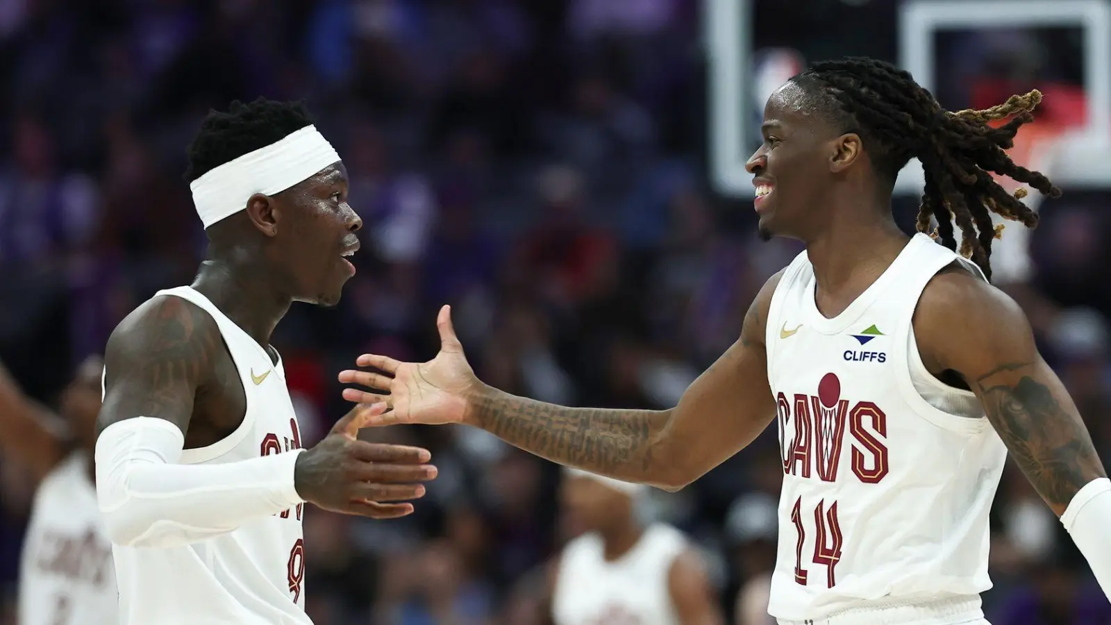 Beim deutlichen Erfolg gegen die Brooklyn Nets steuerte Dennis Schröder (l) für die Cleveland Cavaliers zwölf Punkte bei. (Archivbild) (Foto: Sara Nevis/AP/dpa)