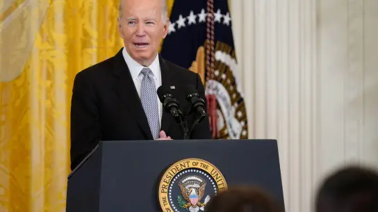 US-Präsident Joe Biden will die Untersuchung zum Ursprung des Coronavirus transparent halten. (Foto: Evan Vucci/AP/dpa)